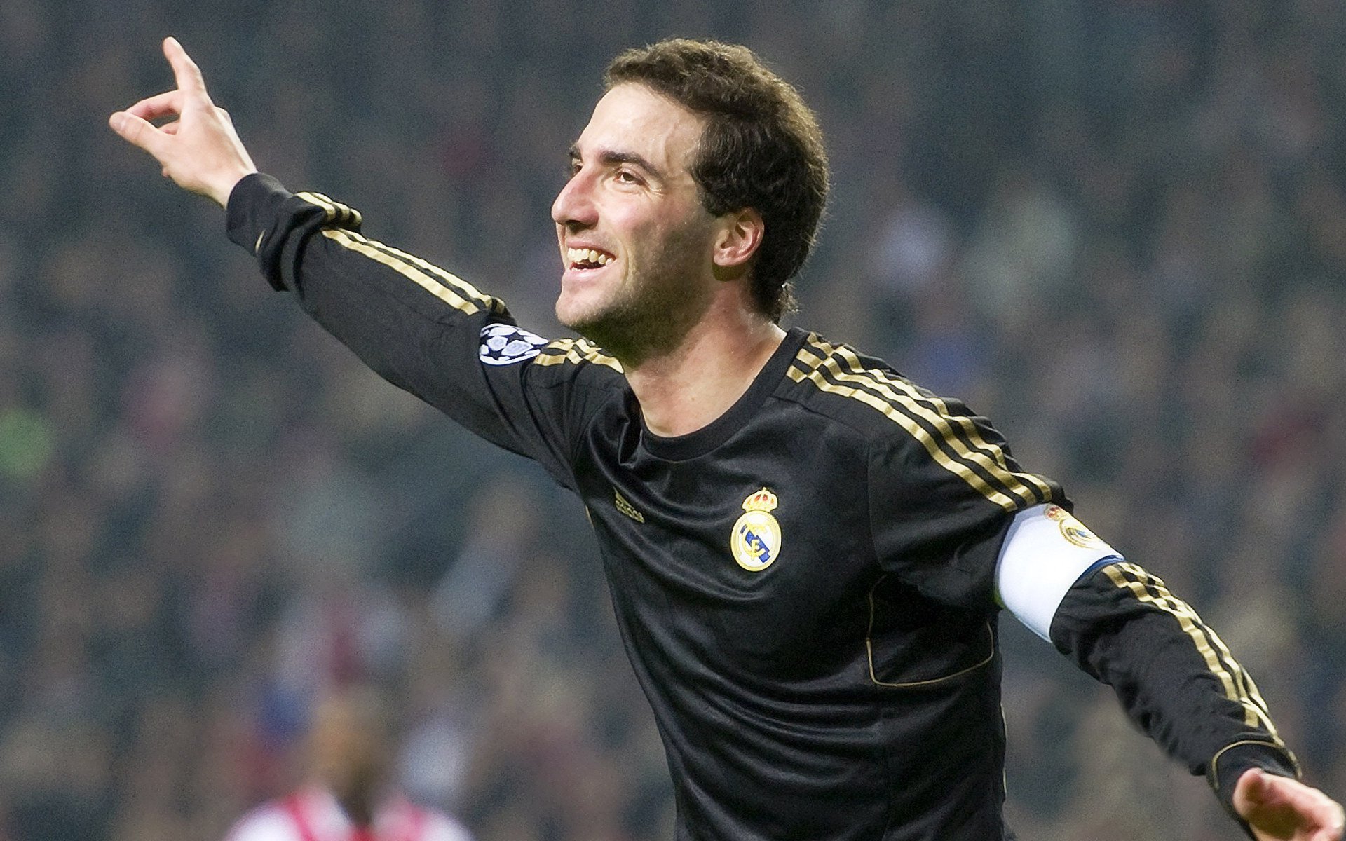 德甲闪耀全场：攻势凌厉，精彩不断，德甲霸主