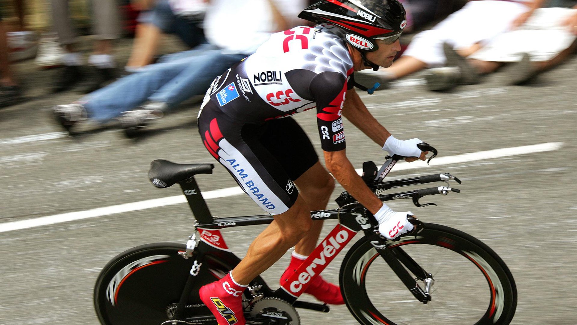 新西兰全黑队的比赛节奏由速度与精准推动，新西兰全黑队宣传视频