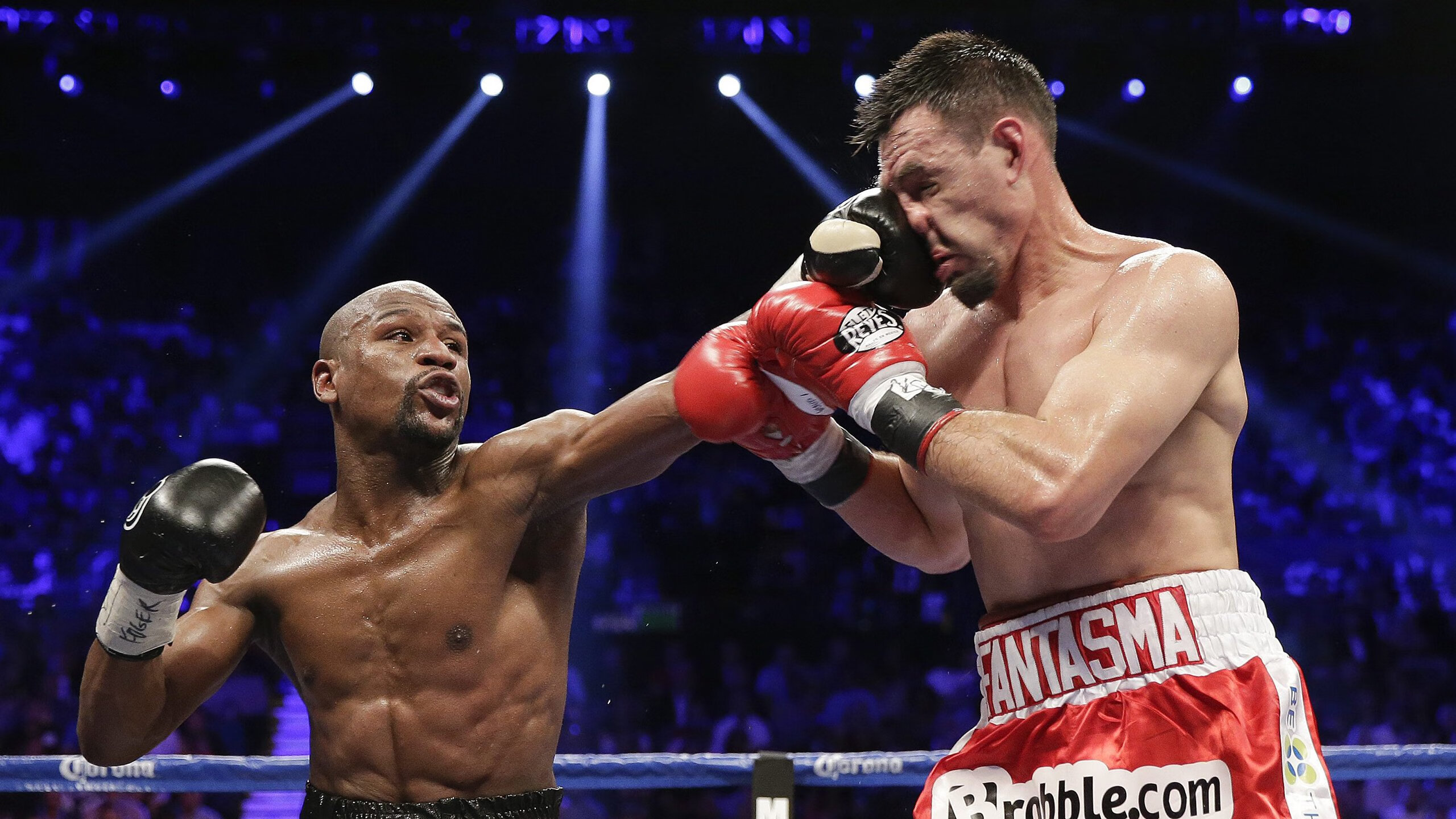 kering.com-篮网在主场迎战湖人，大卫·莱特在比赛末段投中关键三分助球队获胜！